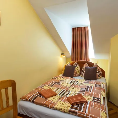 Cecey Vendeghaz Bed & Breakfast