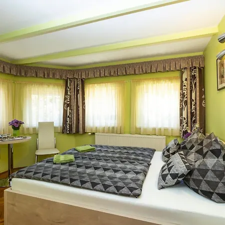 Bed & Breakfast Cecey Vendeghaz