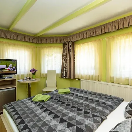 Bed & Breakfast Cecey Vendeghaz *