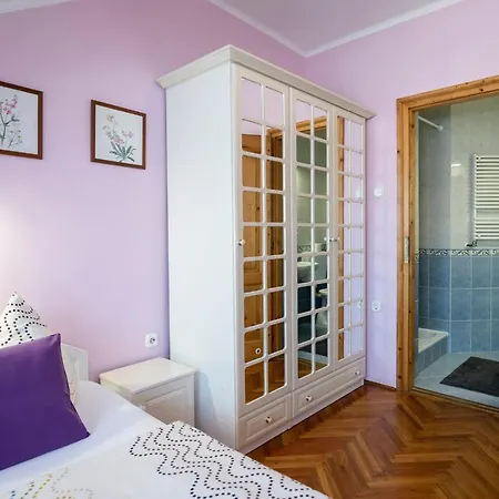 Cecey Vendeghaz Bed & Breakfast
