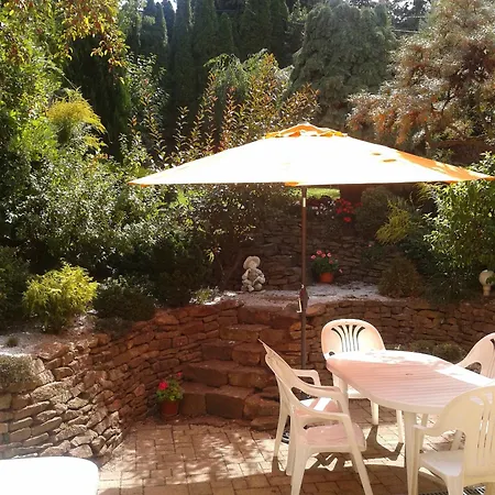 Bed & Breakfast Cecey Vendeghaz *