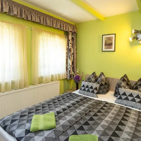 לינה וארוחת בוקר Cecey Vendeghaz