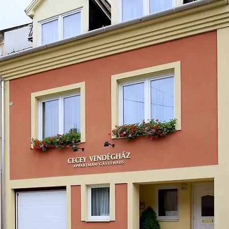 Bed & Breakfast Cecey Vendeghaz *